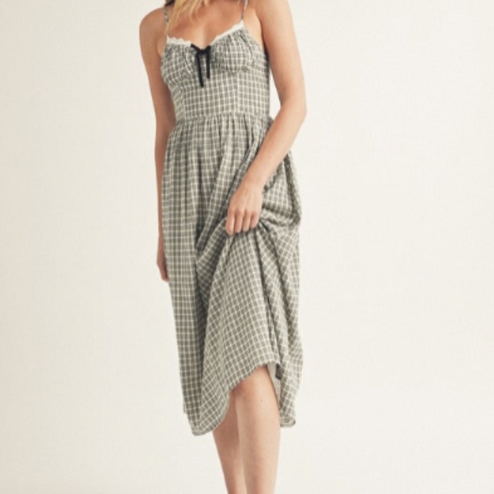 Elegant Checkered Midi Dress - Picture 3 of 6